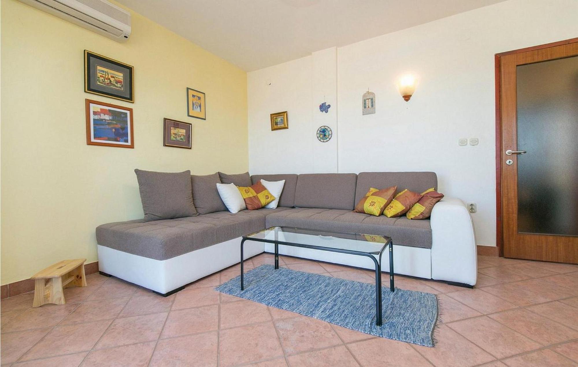 House Sole Pula